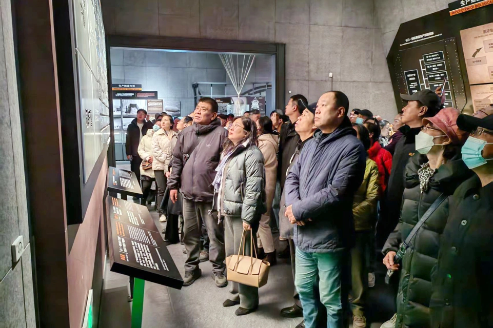 缅怀先烈志 清明祭英魂——华纳娱乐集团所属各企业党组织开展清明节主题系列活动